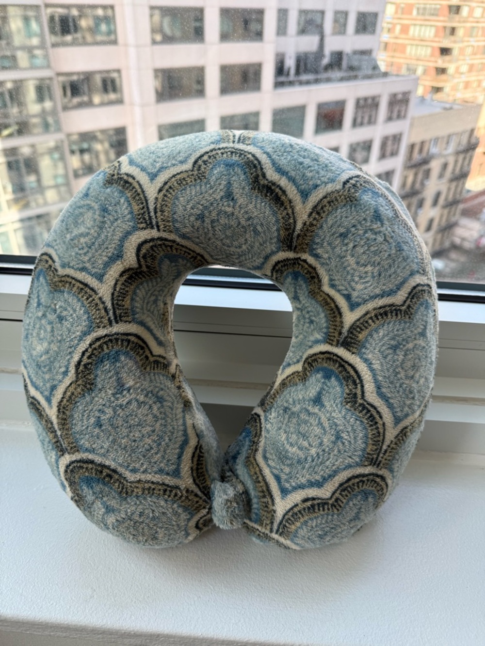 Travel Neck Pillow – Soft Plush – Snap Closure